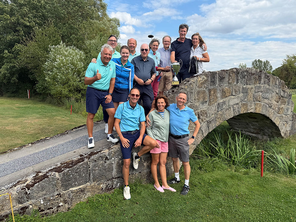 So sehen Sieger aus: das VFS-Golfteam
