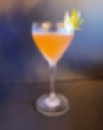 Naked and Famous Cocktail im Cocktailglas