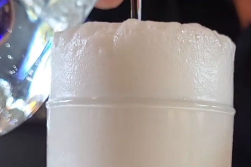 Ramos Gin Fizz: Geschichte, Technik & Rezept – so gelingt dir die ikonische Schaumkrone