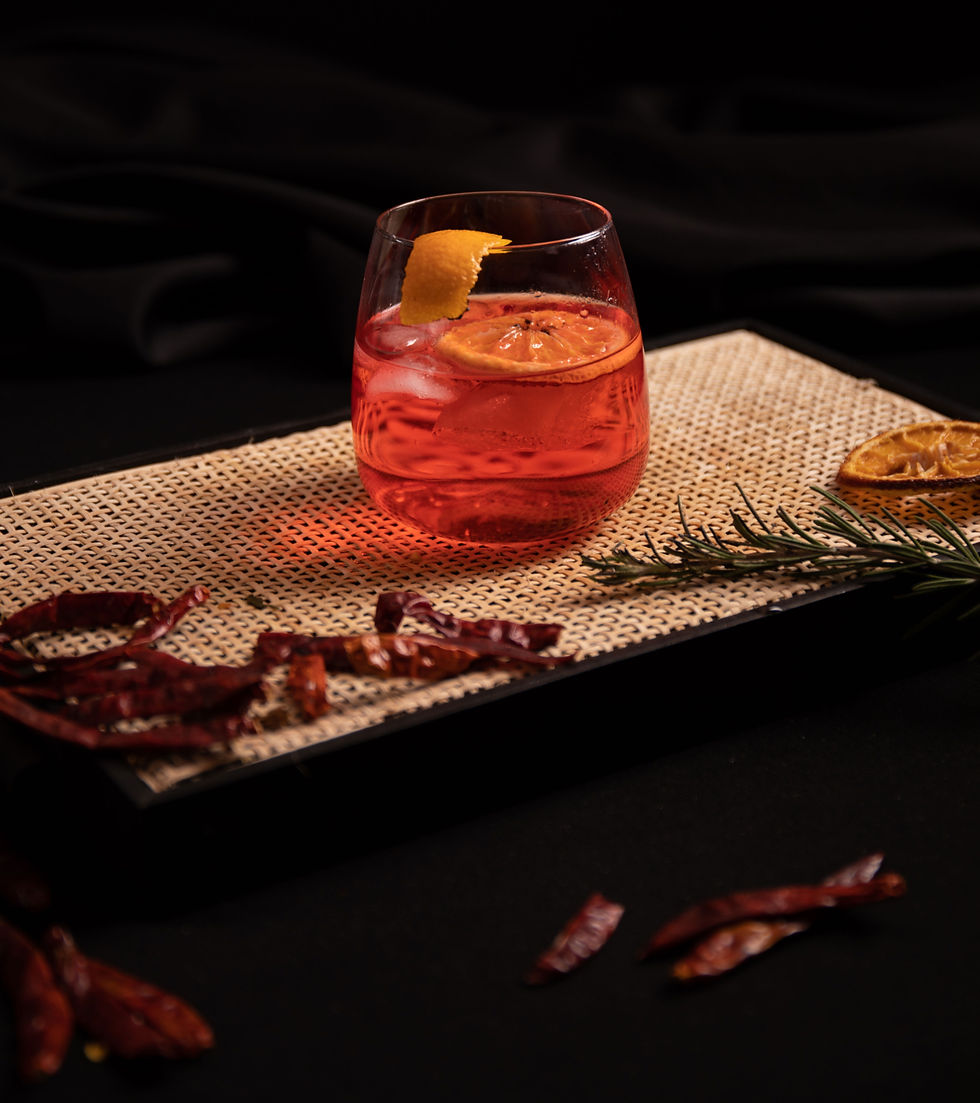 herzhafter Cocktail mit Chili und Rosmarin