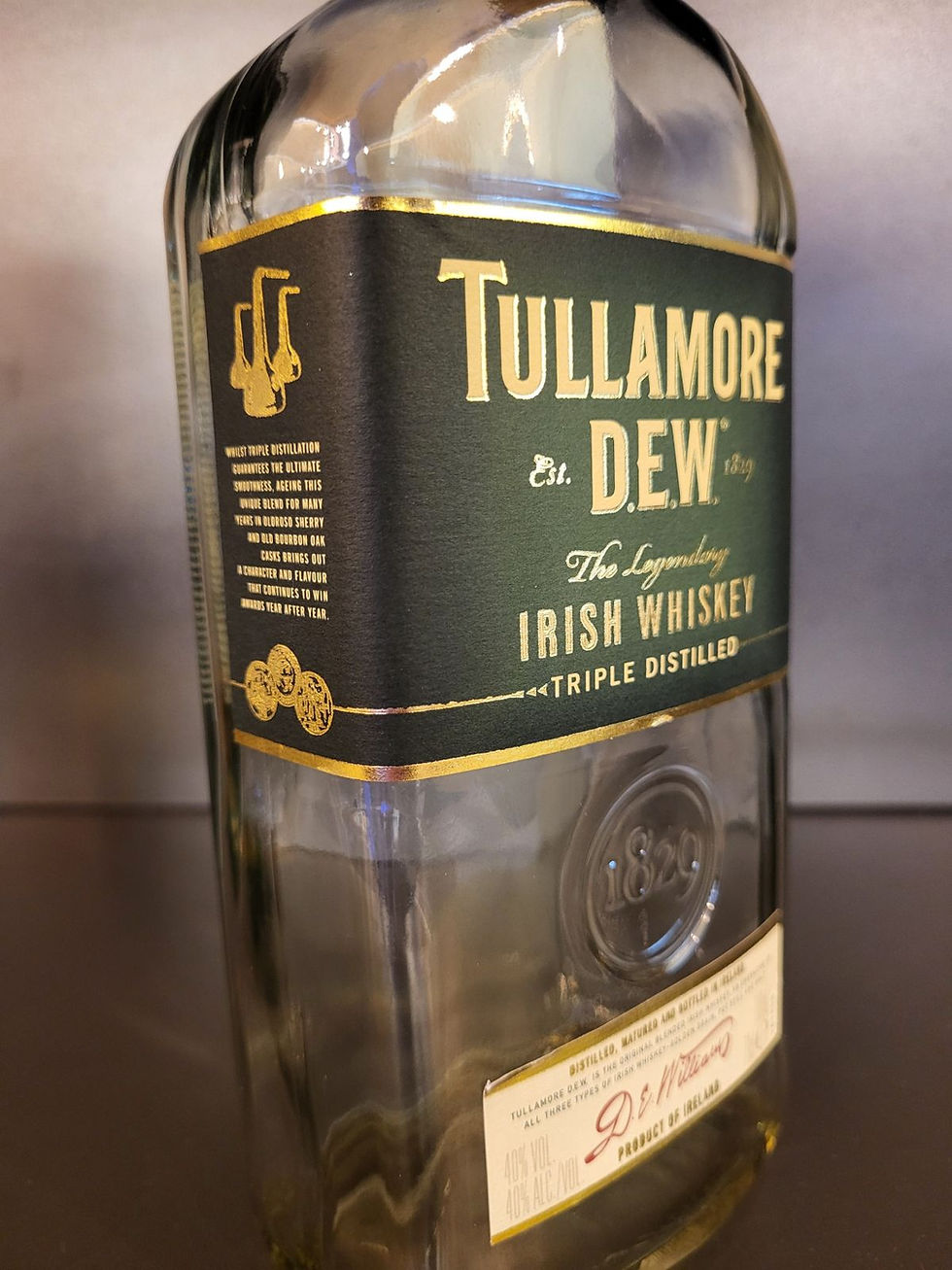 Tullamore Dew Flasche als Beispiel für die traditionelle Schreibweise von Irish Whiskey mit e