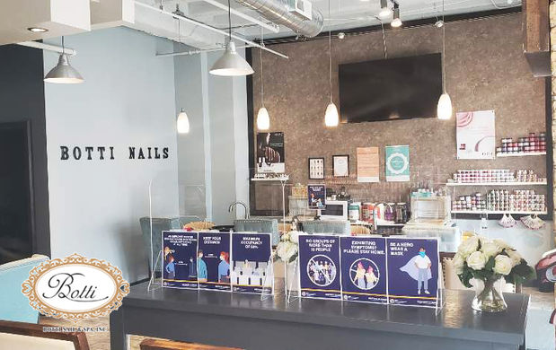 Best Nail Salon & Spa in Lake Bluff, Wheeling, Highland Park  - Manicure, Pedicure, Face Waxing, Artificial Hands, French Nail, Nail Mend, Praffin, Body Waxing, Face Waxing, No-Chip Mainicure, No-Chip Pedicure