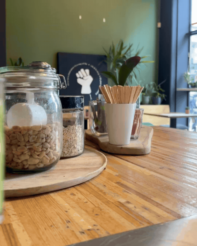 smoothiebar-ijburg-life-and-kicking.gif