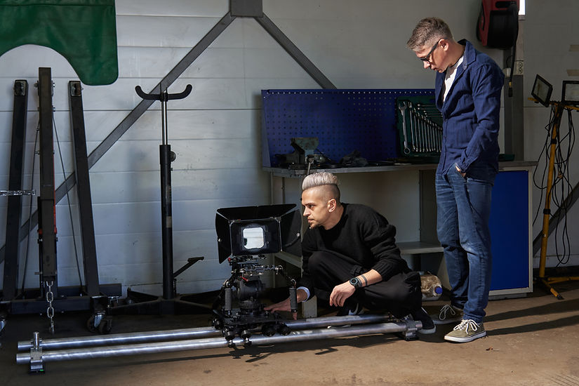 cameraman-and-director-set-up-a-professional-video-2025-01-08-19-12-03-utc.jpg