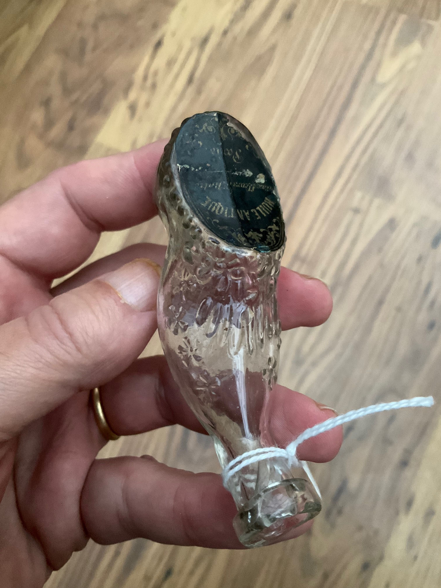 Labelled eastern slipper perfumec1860