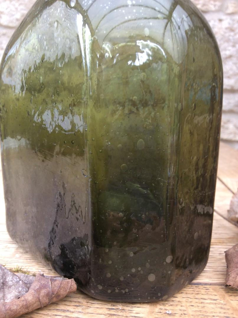 Thumbnail: Superb rare flat octagonal wine c1730