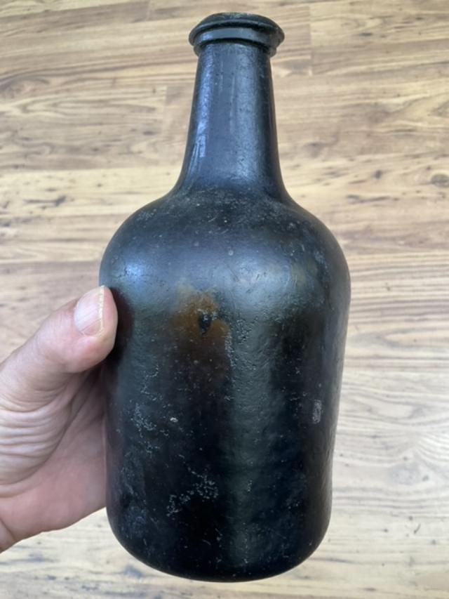 Thumbnail: Seabed beer coral based blackglass squat c1800
