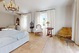 Eygalieres-Bedroom 1.jpg