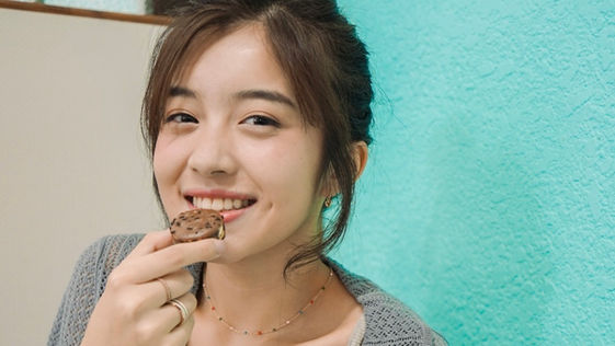 Food influencer marketing campaign in Hong Kong featuring KOL promoting snack product