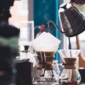 ドリップコーヒーを注ぎます