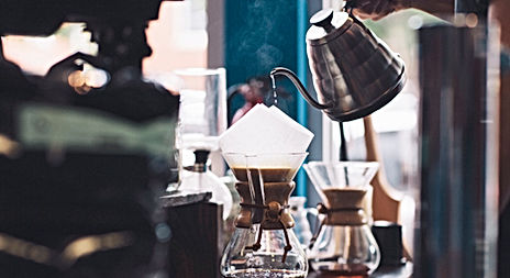 ドリップコーヒーを注ぎます