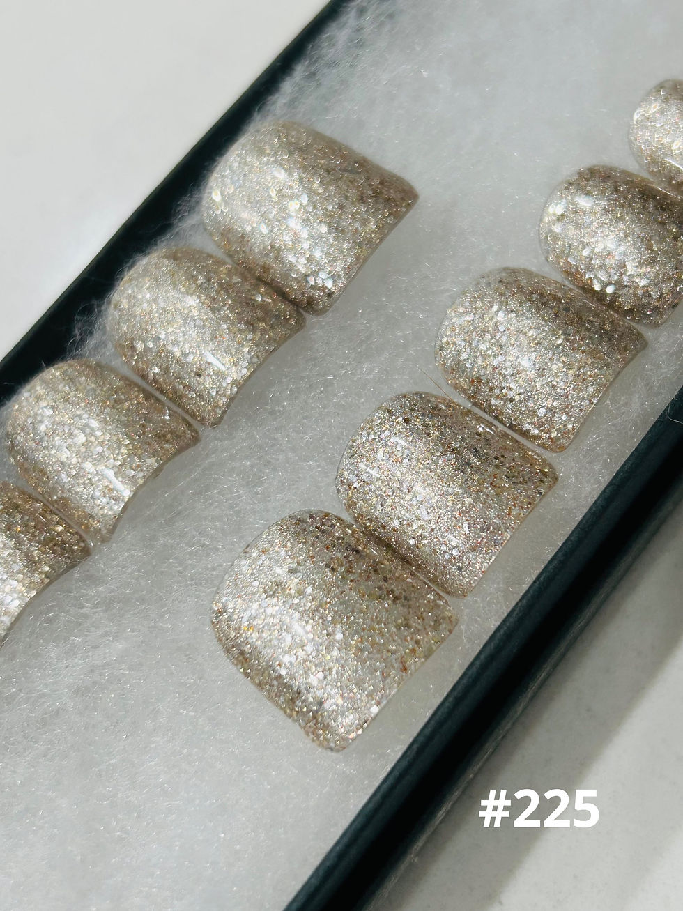 Thumbnail: Solid Color Nails - Glitter 