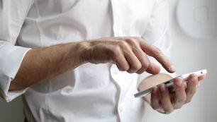 Google Rolls Out “Continuous Scrolling” For Mobile Search