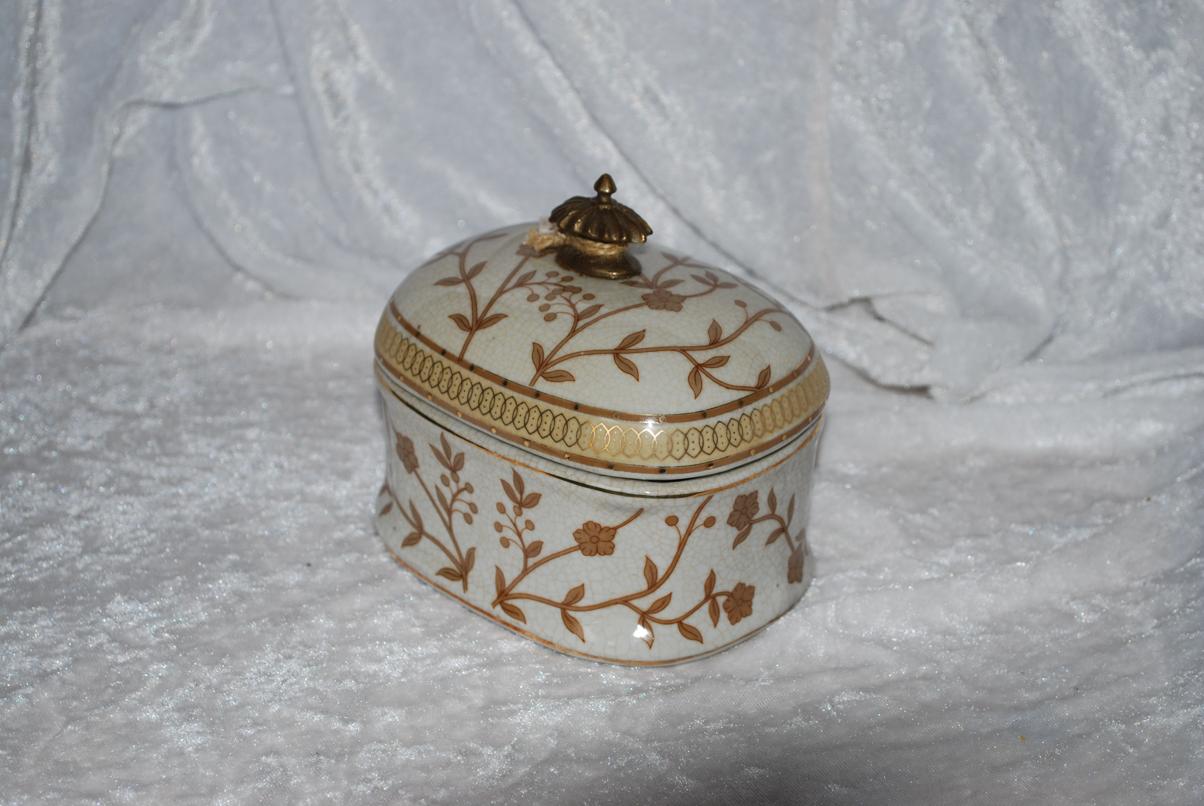 Porzellan Dose mit Deckel
