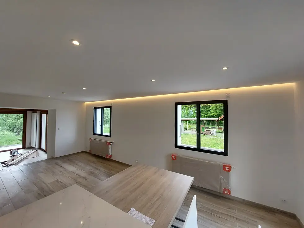 Rénovation intérieure moderne avec éclairage LED et finitions soignées à Épagny-Metz-Tessy