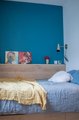 Duck Blue & White Oak for the Cabin-like Bedroom