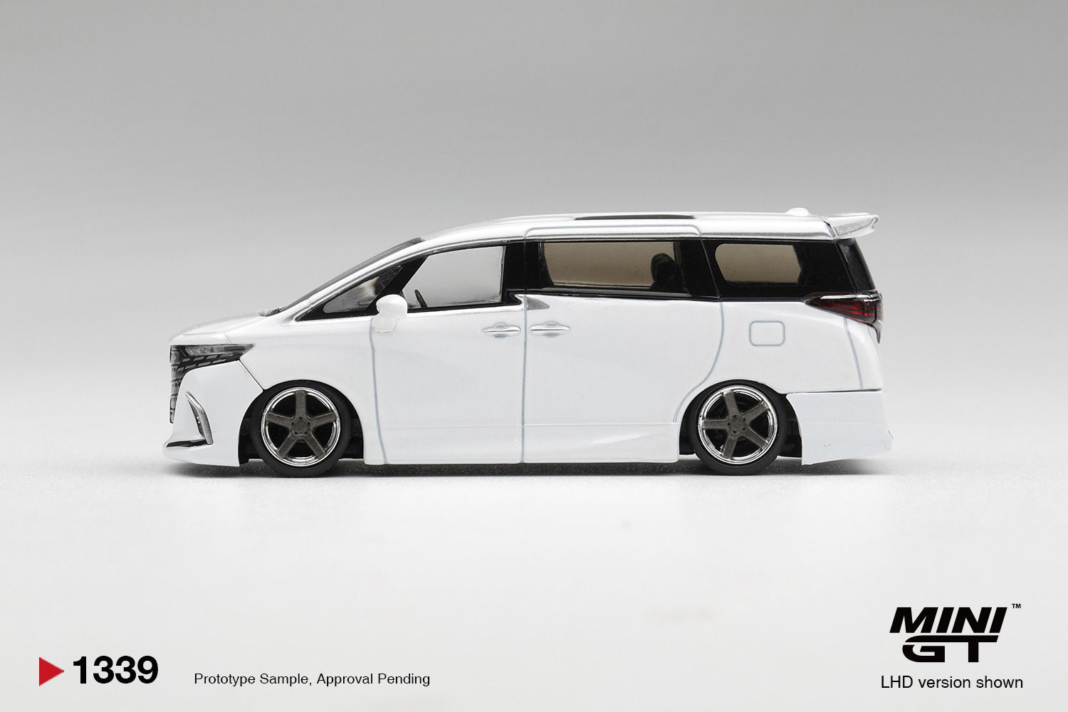 MiniGT - 1339 (Blister Pack) Toyota Alphard 40 KUHL White