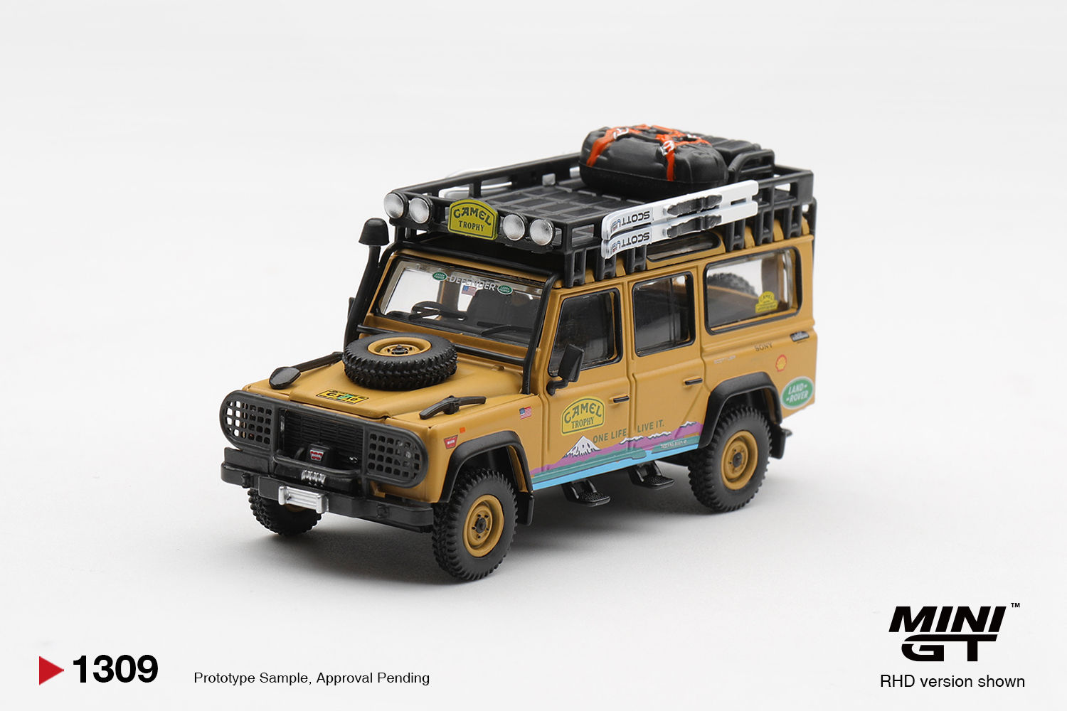 MiniGT -1309 Land Rover Defender 110 1998 Camel Trophy Tierra