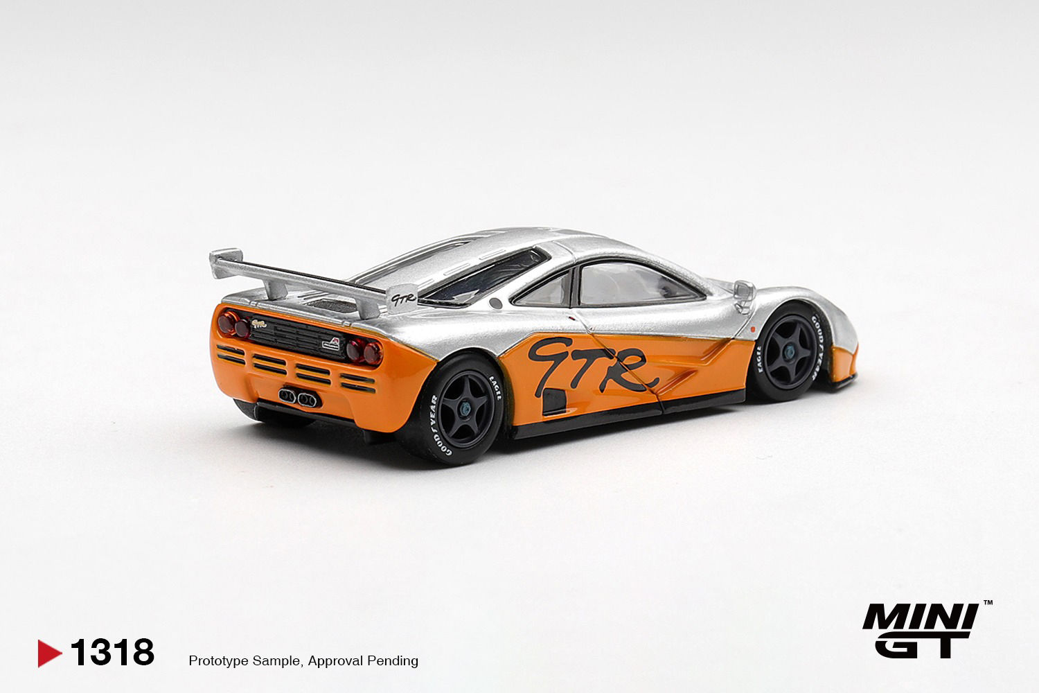 MiniGT - 1318 (Blister Pack) McLaren F1 GTR 1995 Presentation