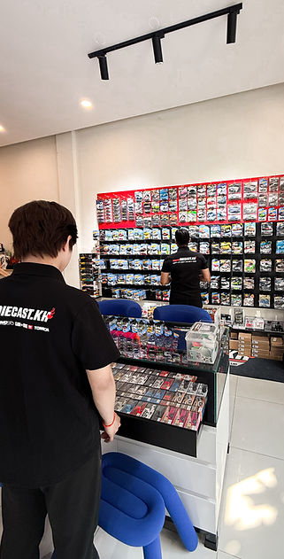 Inside SuperDiecastKH first branch