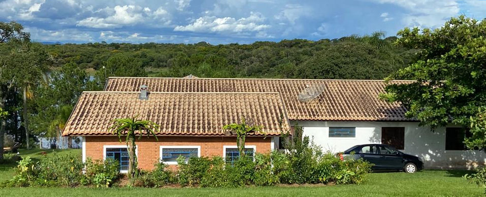 Chácara na Beira da Represa em na cidade de Itai, região de Avaré bonita propriedade com fundos para a represa, ideal para pratica de esportes, pescaria e lazer, casa com 6 dormitórios sendo 3 banheiros, sala com 3 ambientes, espaço gourmet, lavanderia, quarto para empregados, casa de caseiro com 3 dormitórios, sala, cozinha, banheiro. Estuda por permuta.