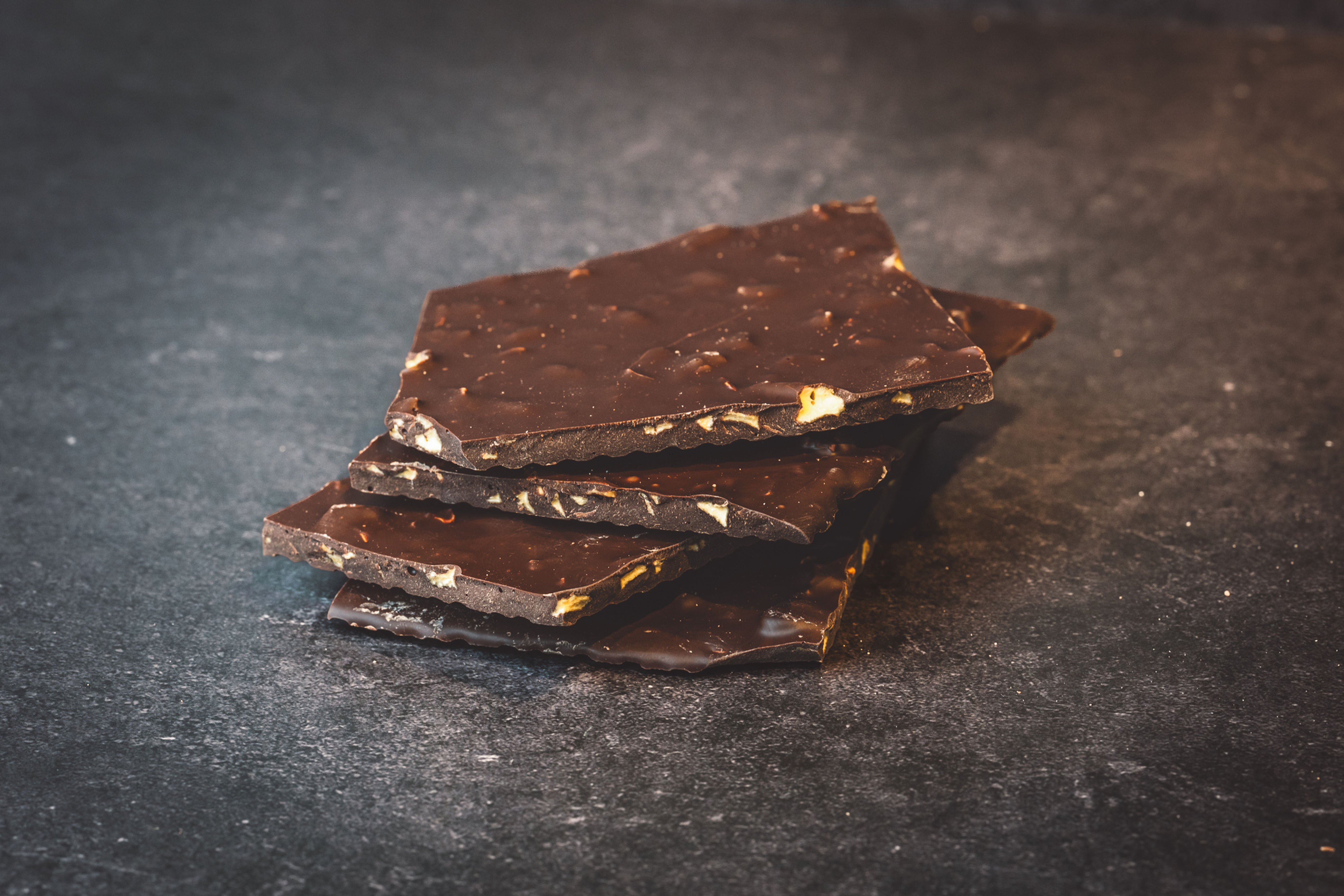 Maracuja Crisp Zartbitter Bruchschokolade der Chocolaterie Amelie