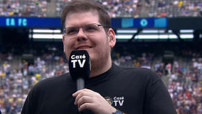 Casimiro Miguel comandando transmissão da Cazé TV, agora detentora dos direitos de todos os jogos da Copa do Mundo 2026