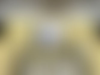 Policiais da Brigada Militar exibem drogas e balança apreendidas em prisão por tráfico em Tapes