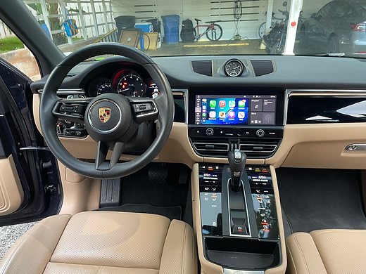 2023 Porsche Macan Sport photo 8
