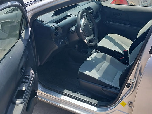 2015 Toyota Prius C One Hatchback photo 7