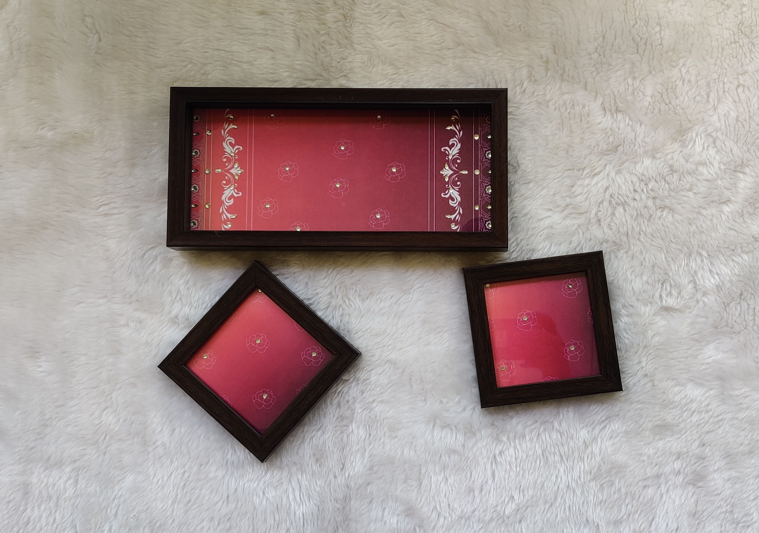 BANDHUK PUSHP SERVING TRAY AND 2 COASTER SET