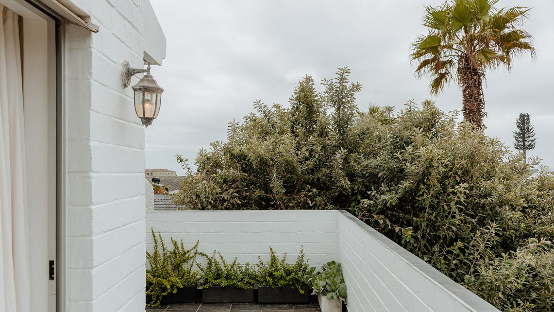 Bedroom 1 upstairs with ensuite bathroom and outside stoep. Queen size (32).jpg