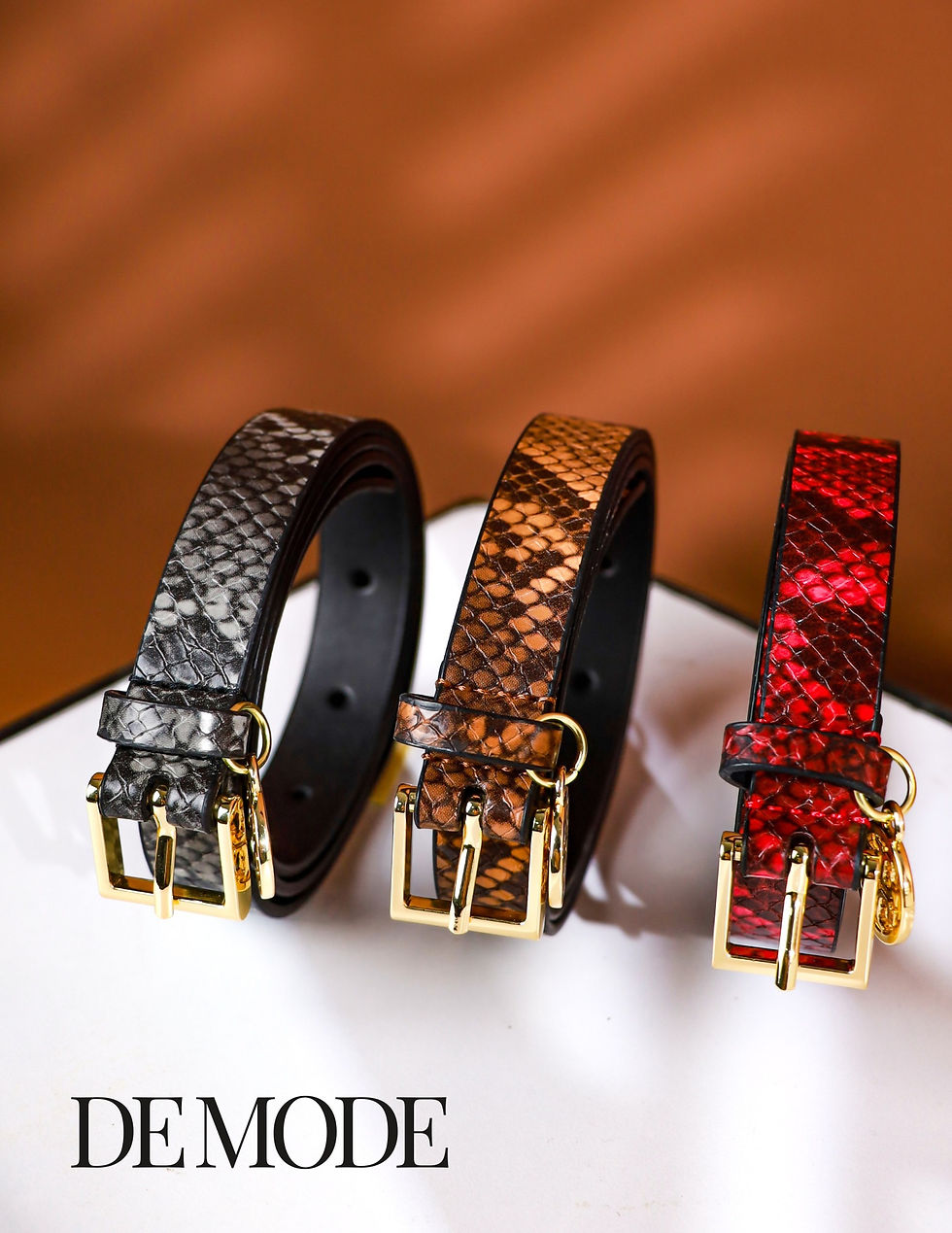 "THE POWER OF BELTS HOW TO USE BELTS TO DEFINE YOUR WAISTLINE" DE