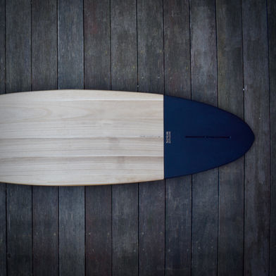 SINUM surfboards 6'5" KNIFE set-up surfboard with black resin panel on tail, detail 