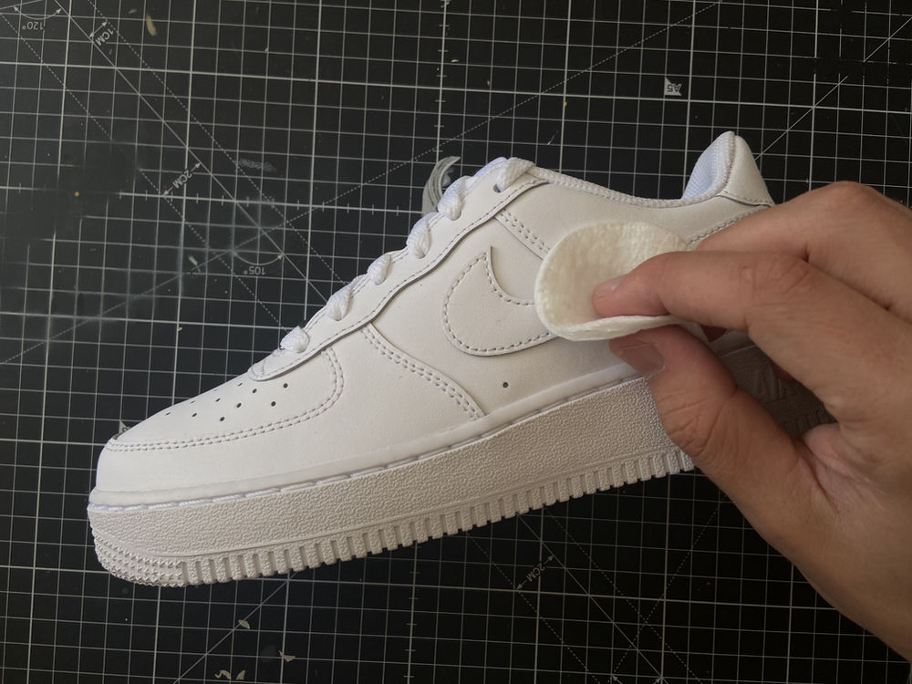 How To Prepare and Paint Air Force 1's (with photos)