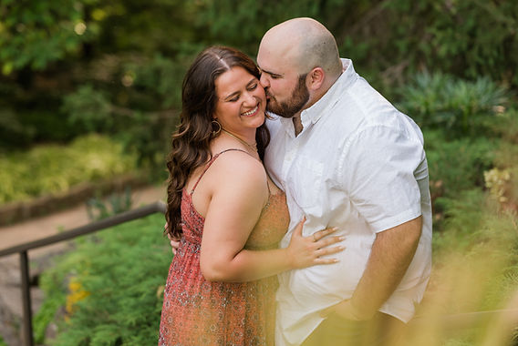 ALAYNA + TYLER | ENGAGEMENT PORTRAITS | INNISWOOD METRO GARDENS | WESTERVILLE, OH ALAYNA + TYLER | ENGAGEMENT PORTRAITS | INNISWOOD METRO GARDENS | WESTERVILLE, OH