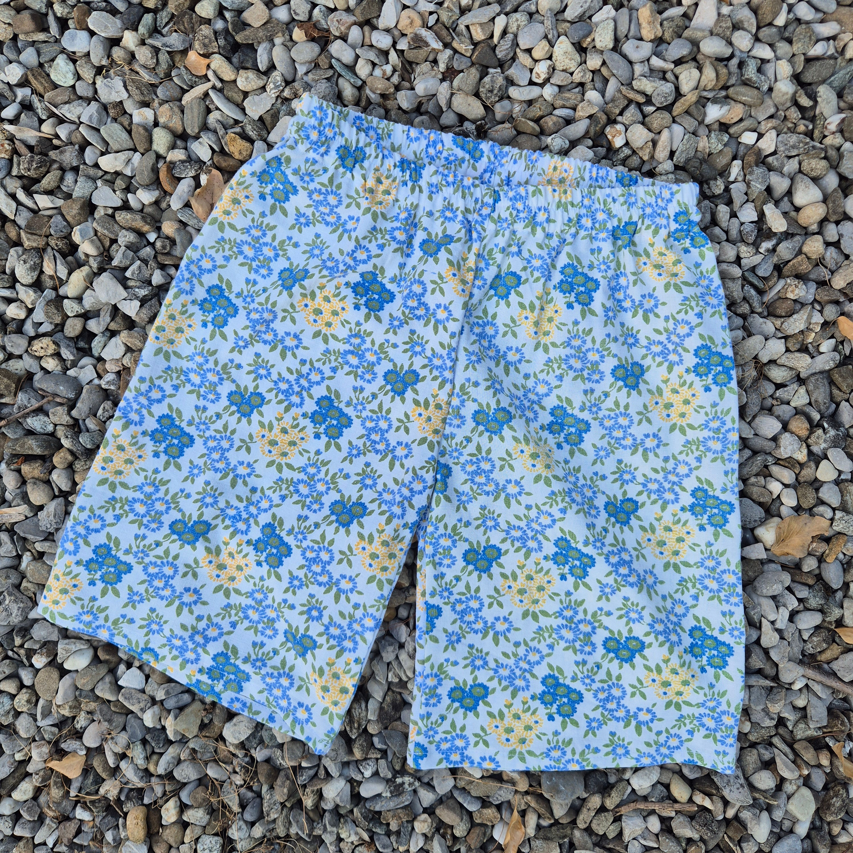 Short droit - petites fleurs bleues