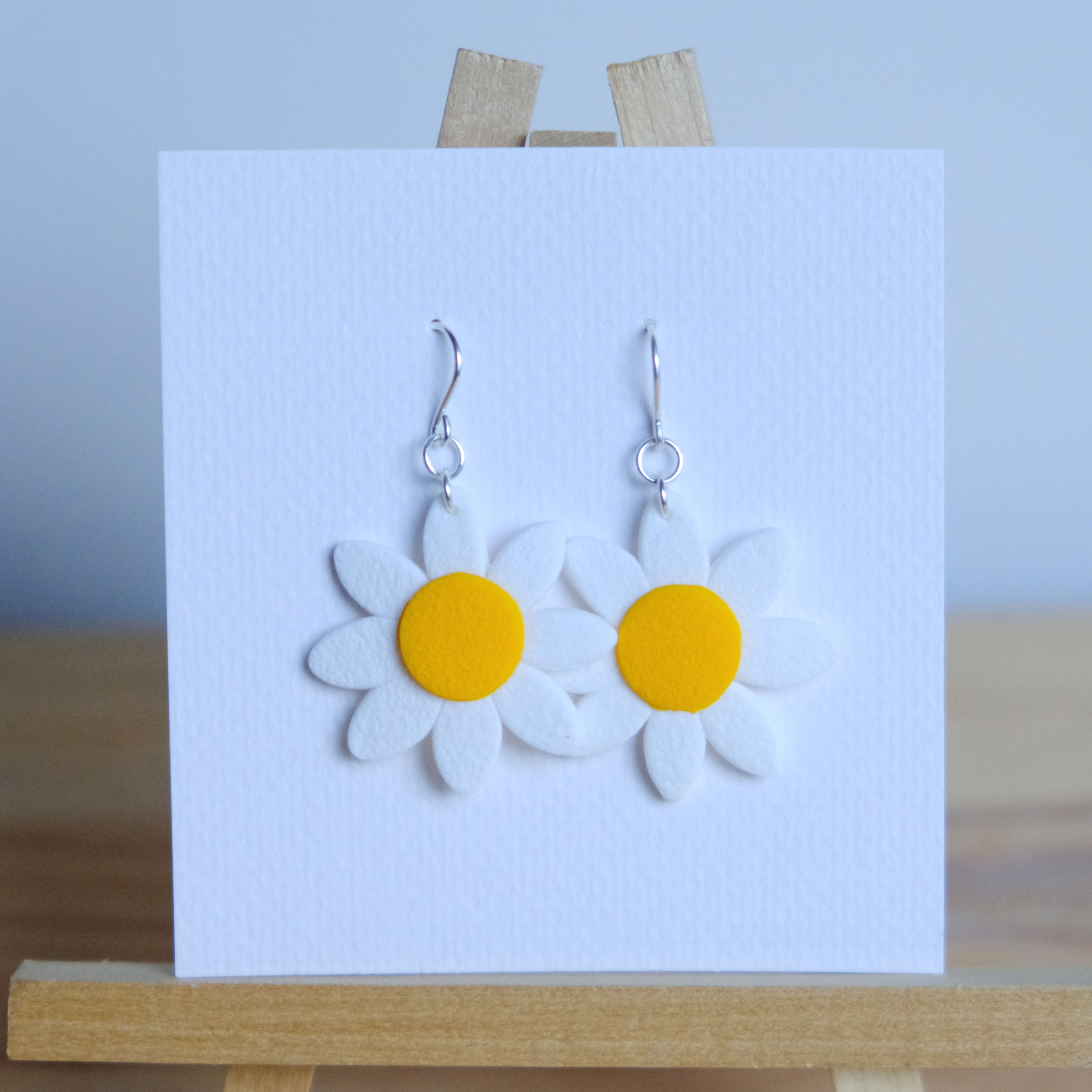 Boucles d'oreilles crochets - Petites marguerites