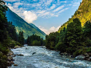 Top 10 Must Visit Places In Himachal Pradesh.