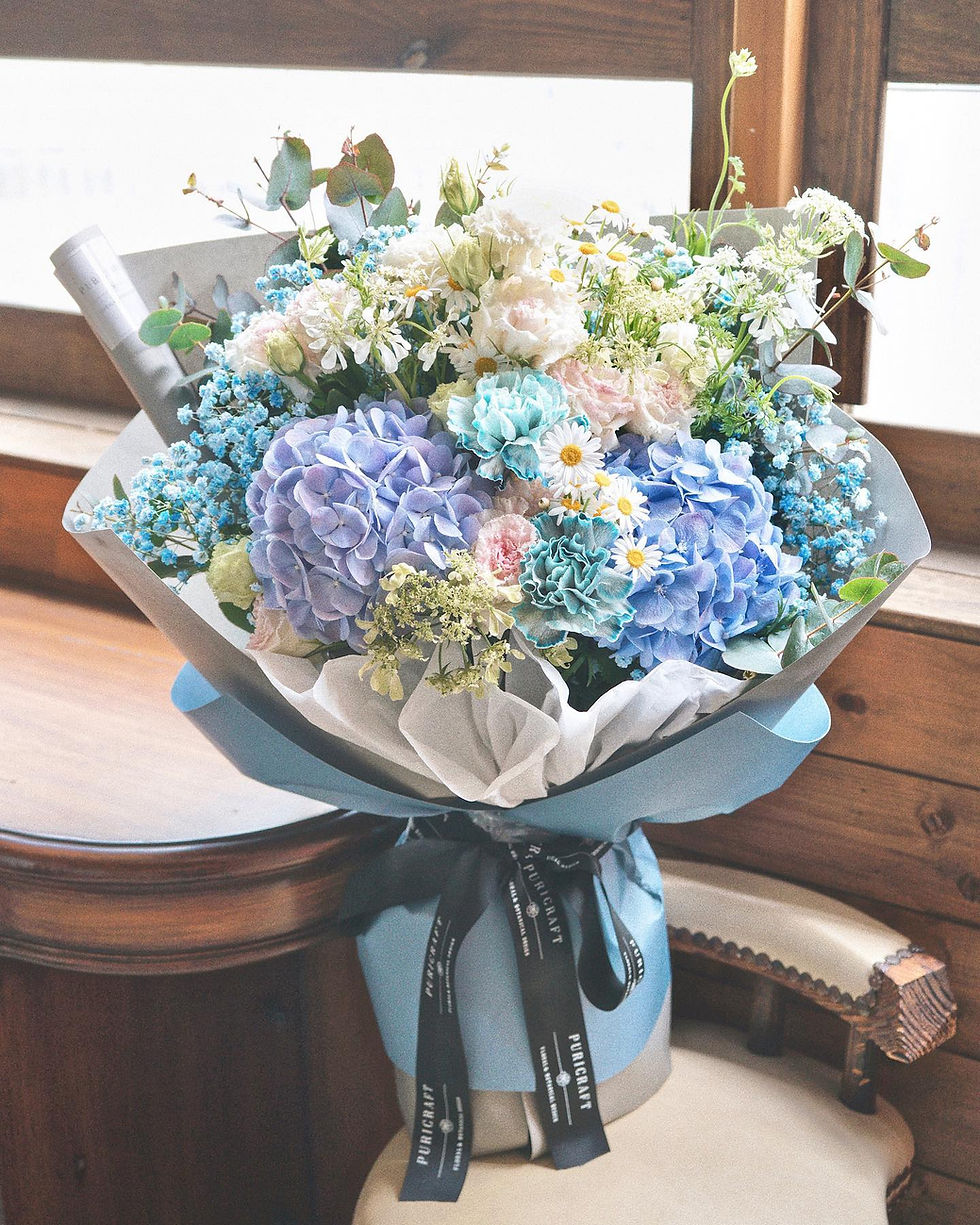 藍色繡球、粉色康乃馨