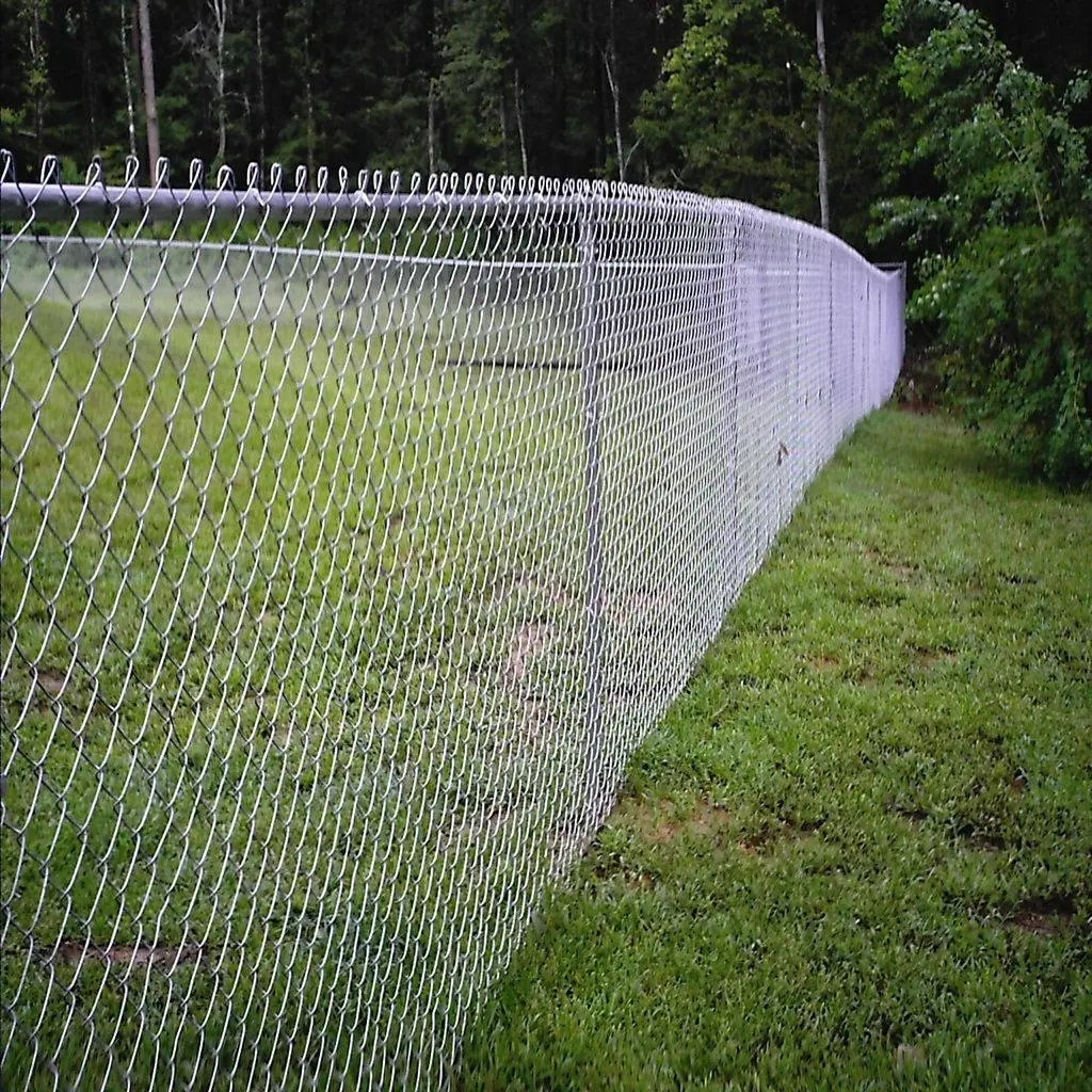 Chain Link Fence Ultimate Guide to Install : Costs, Tips, and DIY Steps |  RONGTAI METAL FENCE