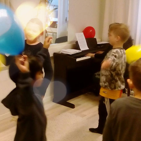 Analía Cap­poni-Savolainen un­cov­ers the hid­den mean­ings of chil­dren’s singing