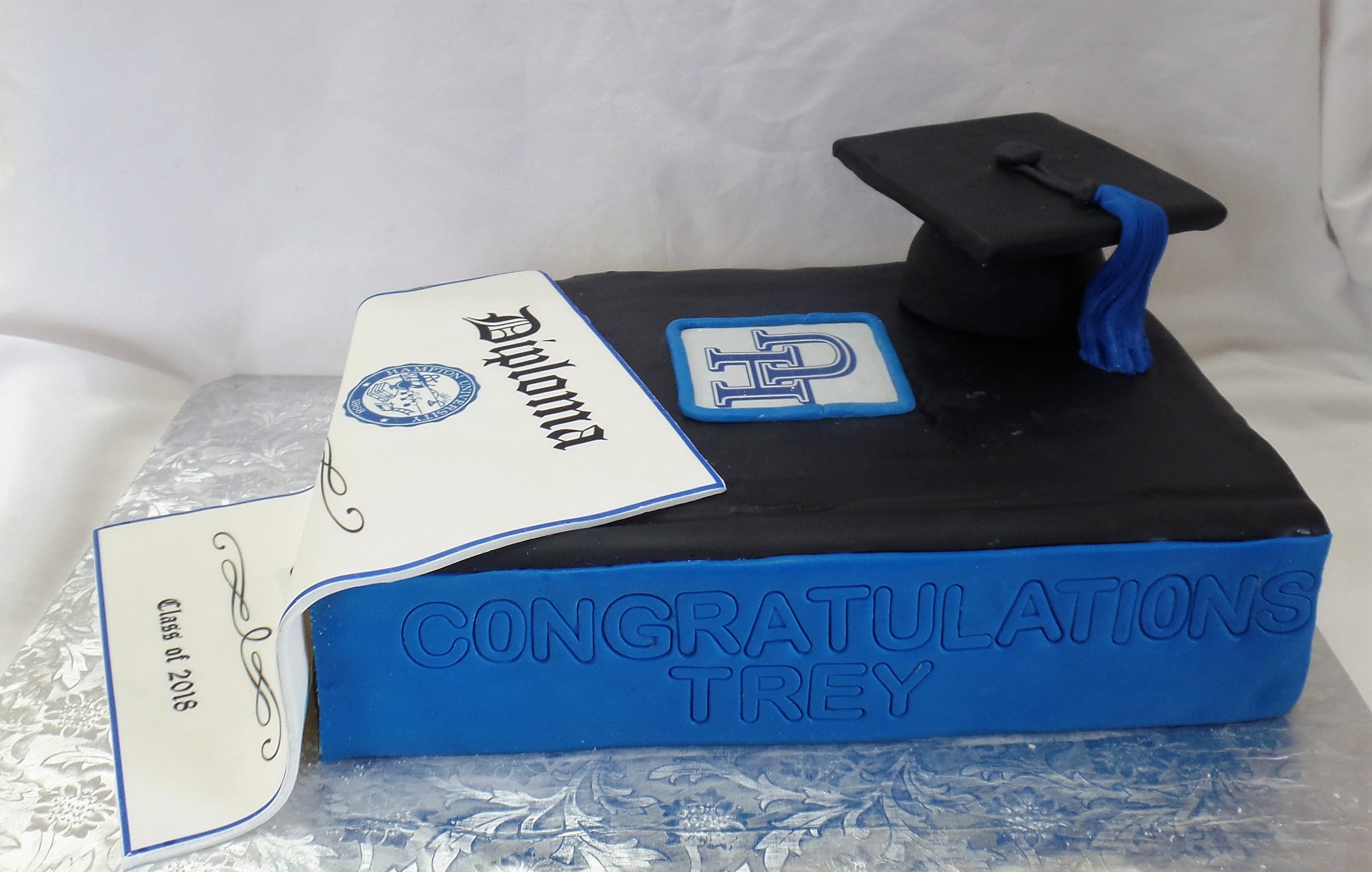 Hampton University Graduation Cake