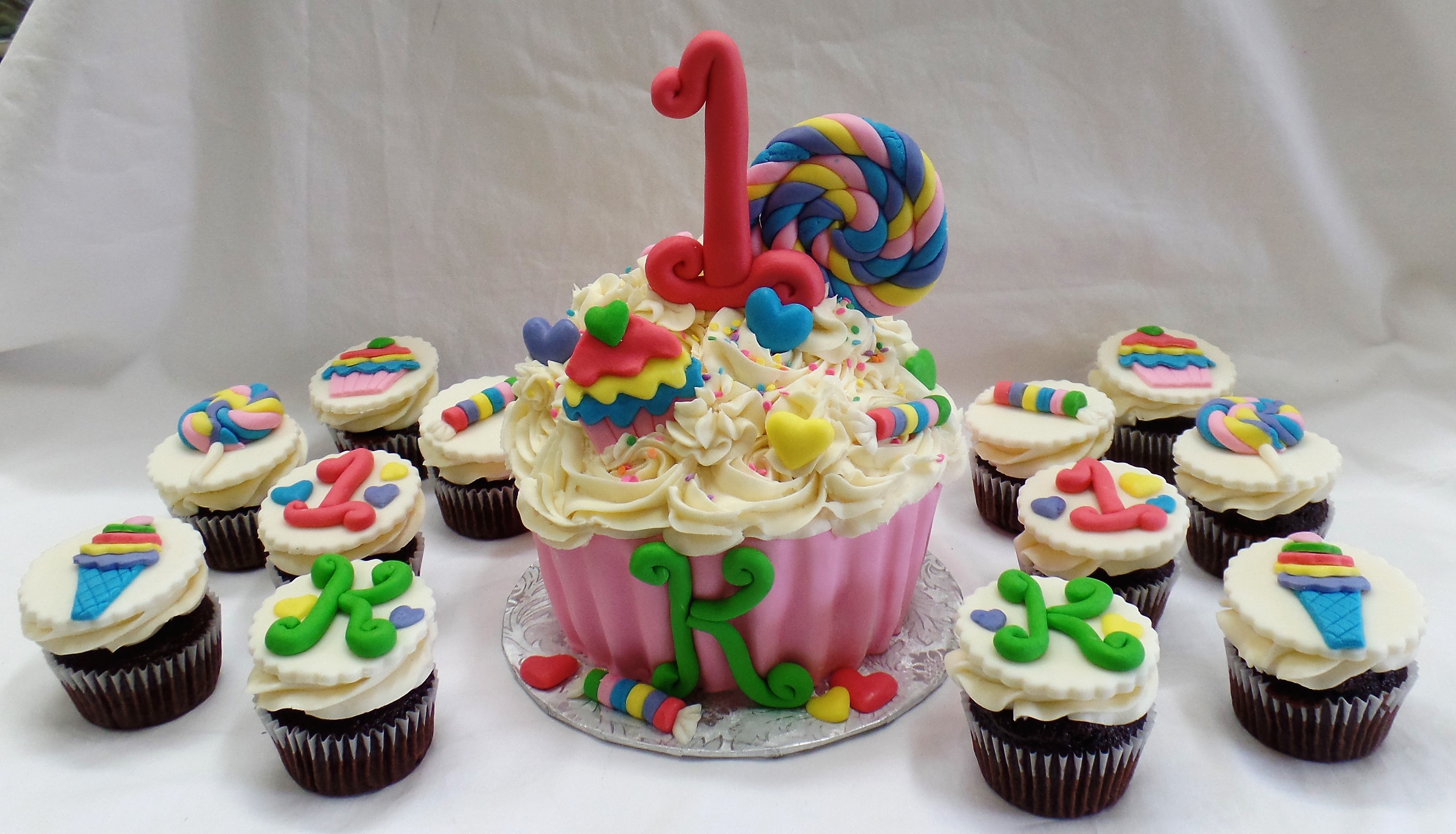 Sweets & Candy Cake and Cupcakes