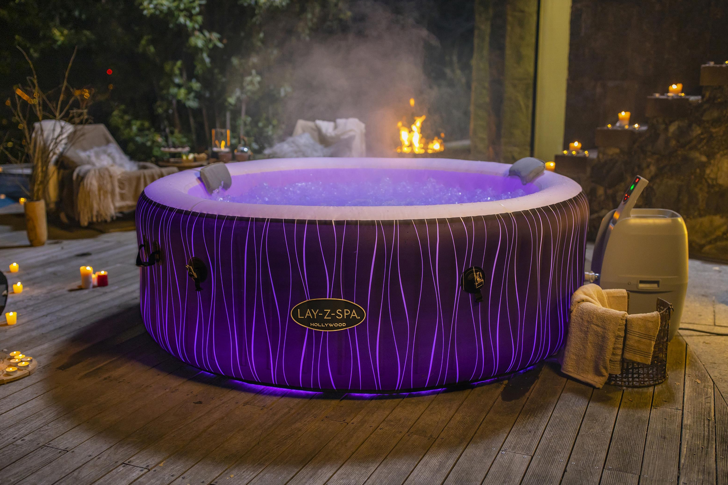 Bestway® LAY-Z-SPA® Hollywood AirJet™ LED Whirlpool für 6 Personen