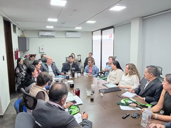 FORTALECEMOS EL TRABAJO EN EQUIPO POR UNA EDUCACIÓN SIN LÍMITES.