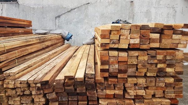 kayu jenis meranti, giam, randu, campur untuk reng bekesting