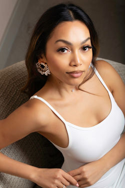 W's pearl cluster earrings
