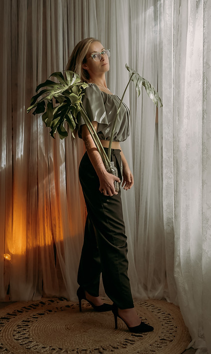 kim hearts hold plant in her photo studio