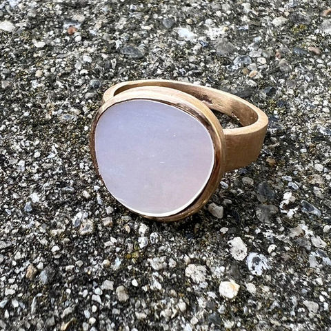 Gelbgoldring mit Perlmutt